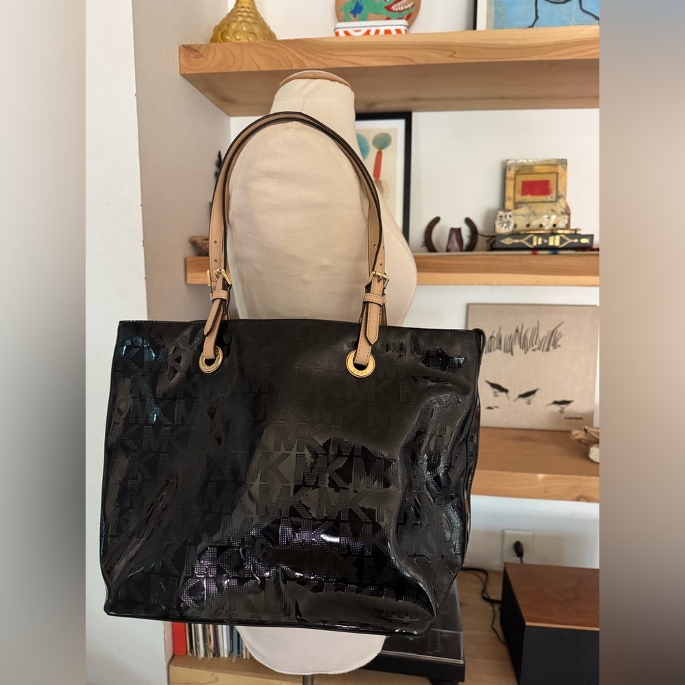 Michael Kors MK Jet Set Patent Black Tote with Tan Handles - Picture 4 of 11